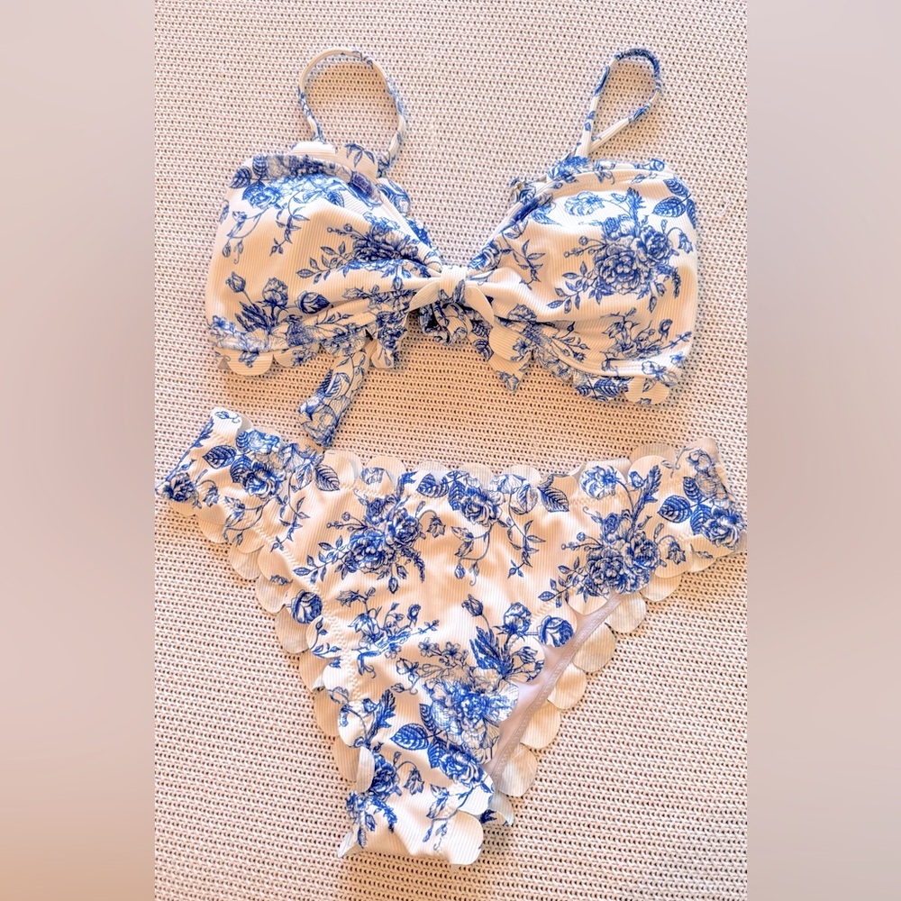 Ribbed Blue & White Scalloped Floral Bikini Swimsuit Set - Picture 5 of 15